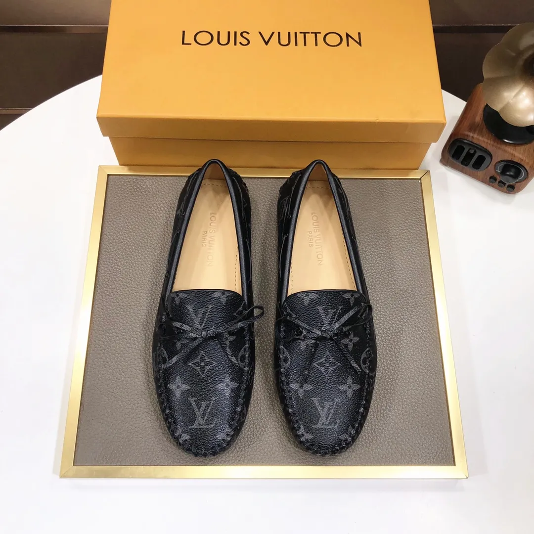 Men's men's shoes 💰420💰 [LV Doudou shoes] (water-dyed cowhide lining) new model is on the market, available on the official website. The new Doudou shoes are processed into single-color materials, and the uppers are made of imported special materials. The body of the shoe is fully hemmed with mark thread, and is lined with imported original cowhide leather. The elegant shoe shape is super suitable for all-matching, and the size is 38-44.